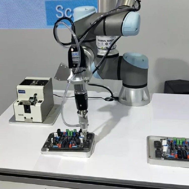 Lightweight Cobot Robot UR 5e With 5KG Payload Manipulator As Robot ...