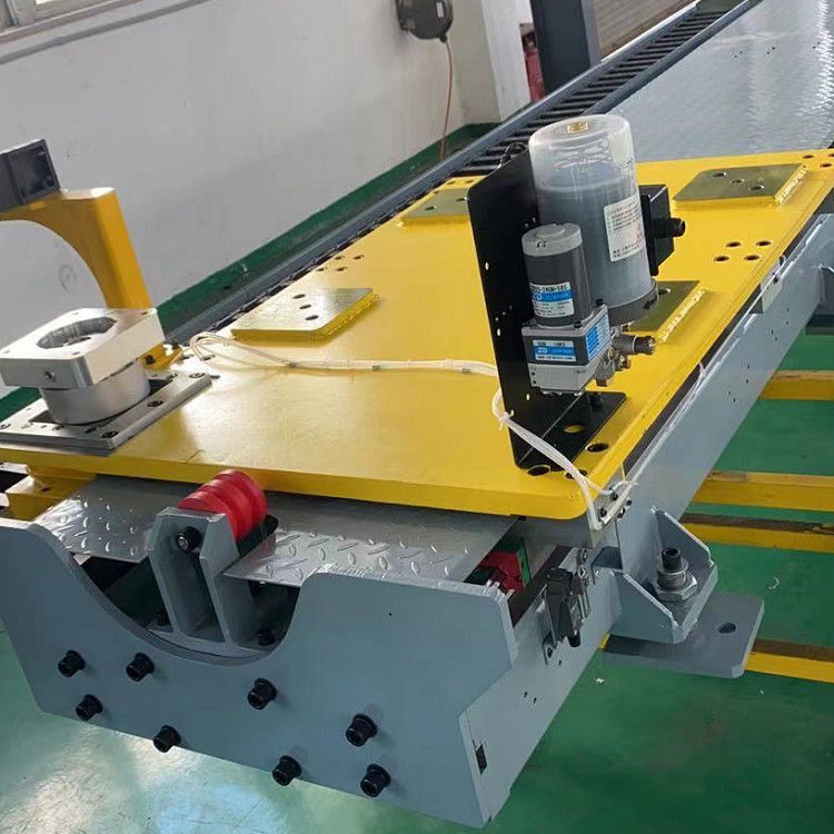 Robot On Guide Rails Robot Rails With 2500KG Payload And 3200MM Reach With Mig Welding Robot ...