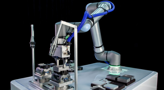 20kg Payload AGV Robot Collaborative Picking And Placing UR20 With Onrobot Robot Gripper