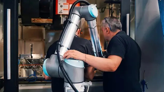 UR UR10 Cobot Robot with SMC Electric Gripper 3-Finger Type LEHS Collaborative Robot For Palletizing Handling