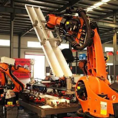KUKA KR 210 R2700 Pick And Place Industrial Robots With CNGBS Linear Guides For Engine Assembly