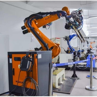 Kuka Robot KR 70 R2100 With CNGBS Gun Cleaning Station For Welding Automation With 6 Axis Robot Arm