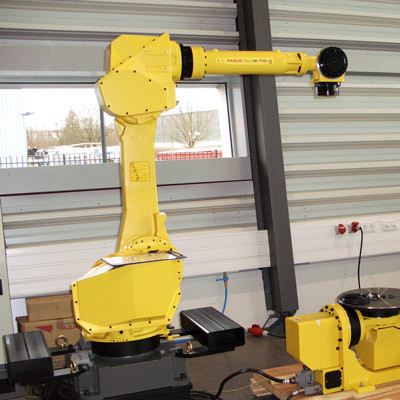 Robotic Palletizer FANUC M-710iC/70 Glass Vacuum Lifter Handling Machine Robot Liquid Handling Robot Stock Supplier