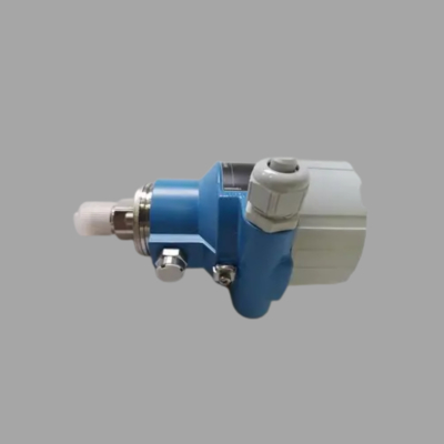 Natural gas valve skid equipped with an Endress+Hauser Proline Prowirl R 200 flowmeter and a Deltabar PMC51B pressure transmitter.