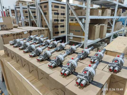 Fisher 377 Pneumatic Signal Booster and DVC6200 Digital Valve Positioner for Industry Use