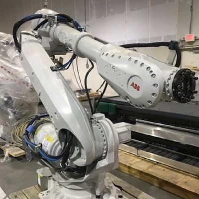 High Efficiency IRB6700-200/2.6 With Manipulator And Welding Torches As Spot Welding Machine