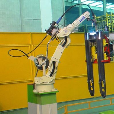 Automatic Welding Robot Of Welding Robot FD-V8L With DM350 ARC Welders As Mig Welding Machine