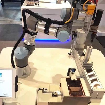 Universal Robot UR 3e With 3KG Payload 6 Axis Industrial Robot Arm As Cobot For Engine Assembly