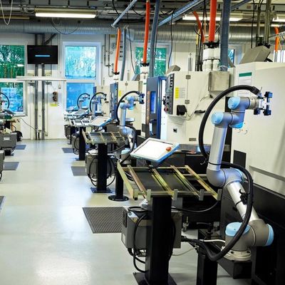 Automatic Welding Robot UR 10e Of Collaborative Robot With 10KG Payload For Other Welding Equipment As Cobot