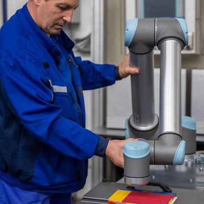 Automatic Welding Robot UR 10e Of Collaborative Robot With 10KG Payload For Other Welding Equipment As Cobot