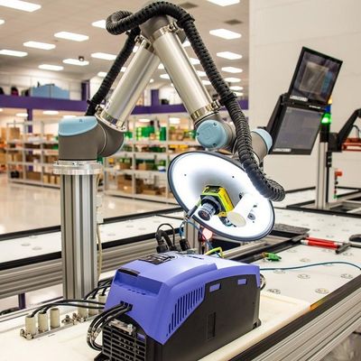 Mini Robot UR 3e Of Collaborative Robot With 3KG Payload As Cobot For Material Handling Equipment Parts