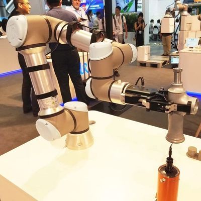 Mini Robot UR 3e Of Collaborative Robot With 3KG Payload As Cobot For Material Handling Equipment Parts