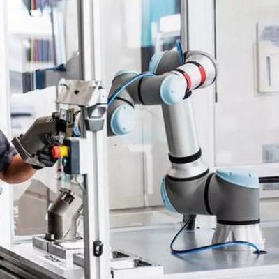 Fast And Accurate Collaborative Robot UR 16e With 16KG Payload Manipulator As Cobot Robot For Packing
