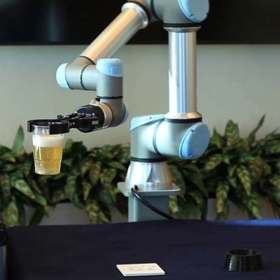 Automatic Robotic Arm 6 Axis UR5e Loading And Unloading Pick And Place Robot