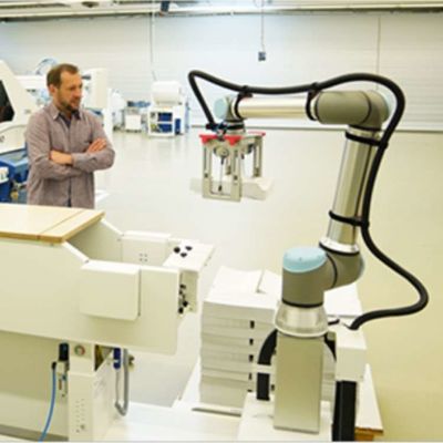 UR Robot UR10e 6 Axis Robotic Arm For Dance And Automation Handling As Collaborative Robot