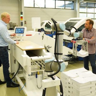 UR Robot UR10e 6 Axis Robotic Arm For Dance And Automation Handling As Collaborative Robot