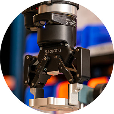 Adaptive Gripper Robotiq 2F-140 Work For Machine Tending And Engine Assembly Use With Cobot As Hand Gripper