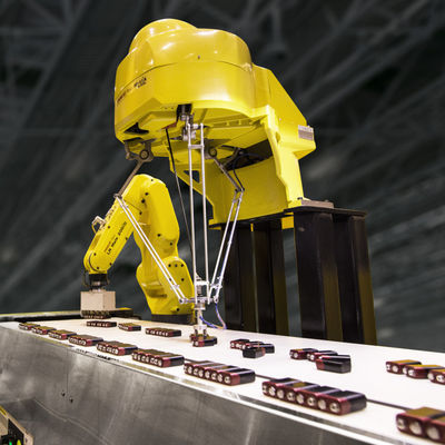 Industrial Robot M-1iA Assembly Robot With Robot Gripper For Small Engine Assembly